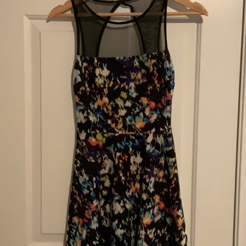 Love…Ady cutie little dress size XS Floral with open back